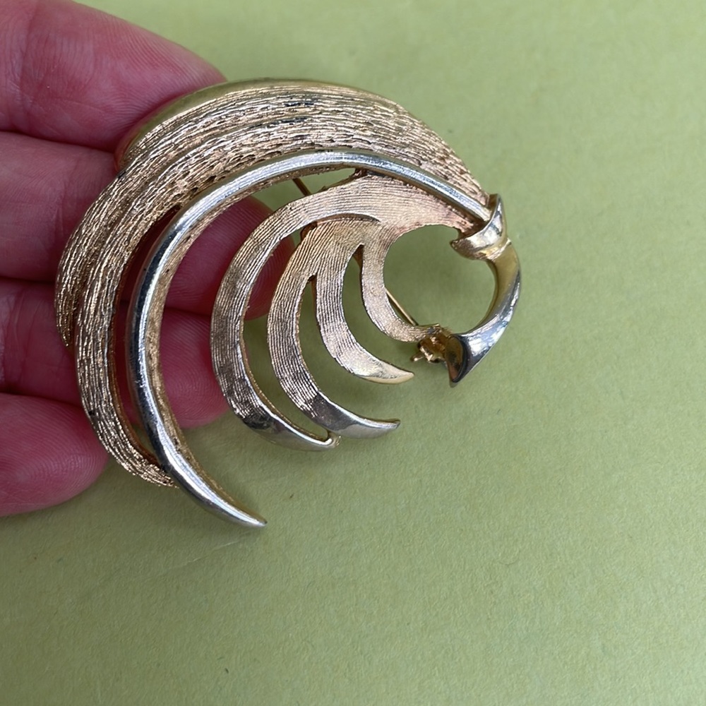 Vintage gold metal large brooch